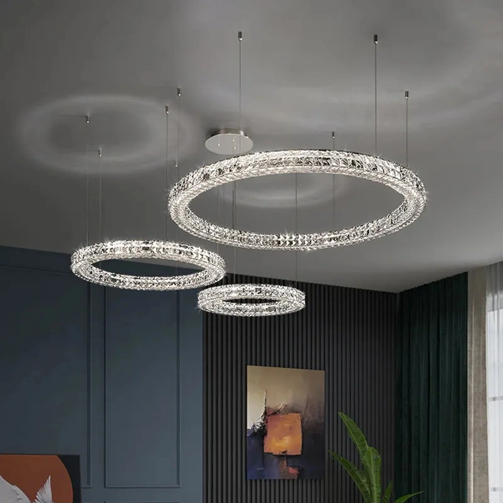 Les anneaux de décoration haut de plafond suspendu Voyant DEL de luxe moderne ronde K9 Crystal Restaurant Salle à manger Salon lustre lampe de la poignée de commande