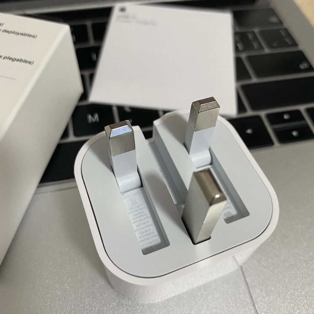 Großhandel/Lieferant Zubehör Handy Ladegeräte Kit UK Power Charger mit 1m Kabel für iPhone 14