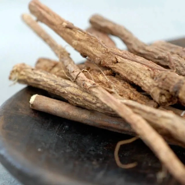 أعشاب الطب الصيني Licorice root Glycyrrrhiza Uralensis Fisch لتخفيف السعال