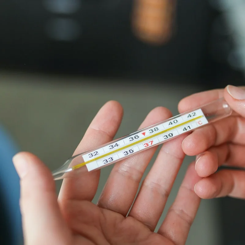 China Fabricante médico clínico vidrio sin mercurio Termómetro Galio armpit precisión Termómetro para lactante, adulto