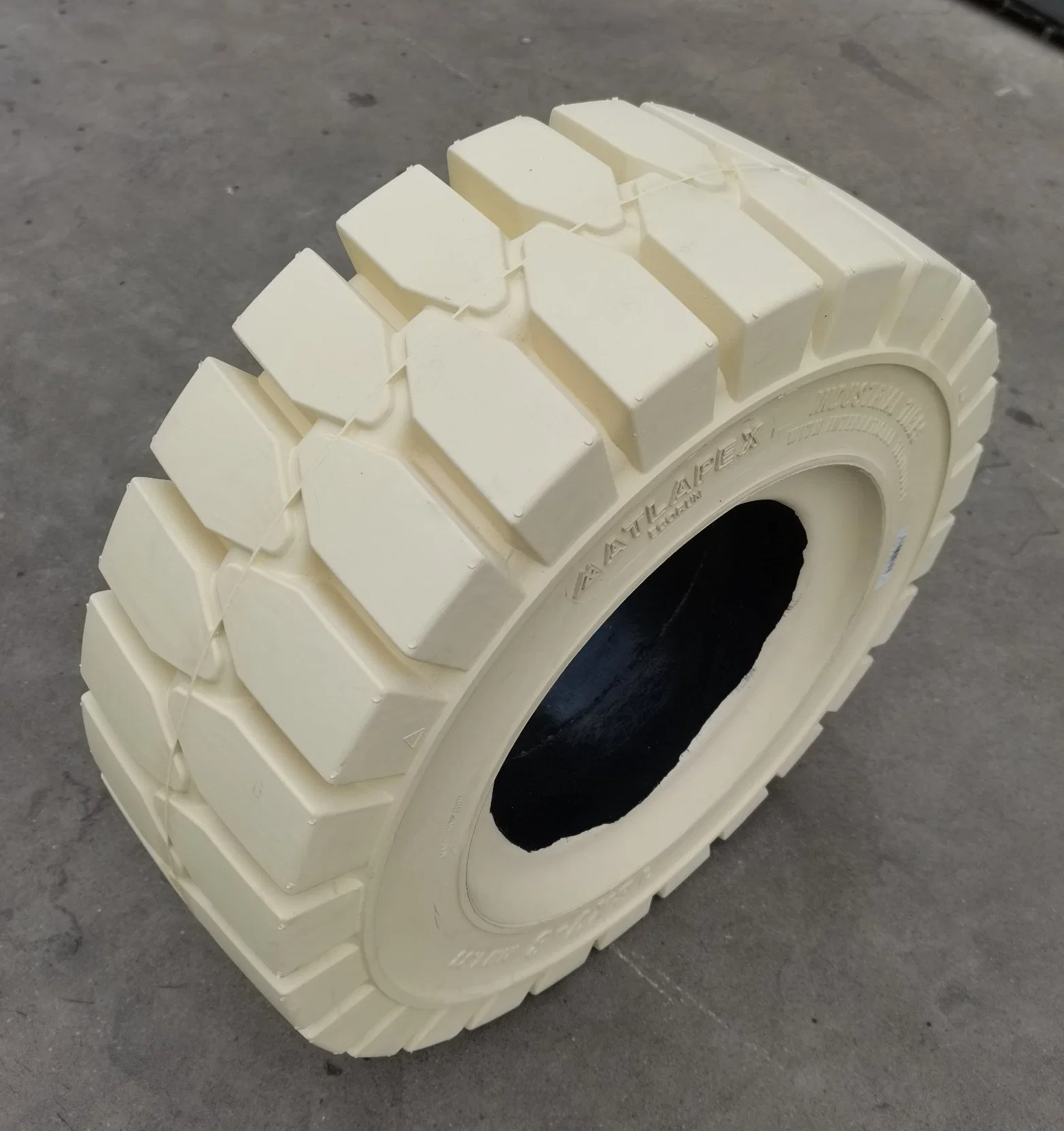 Electric Forklift Cushion Tires 18X7-8, 18X7-9 Forklift Steering Wheel Non-Marking Solid Rubber Tyres