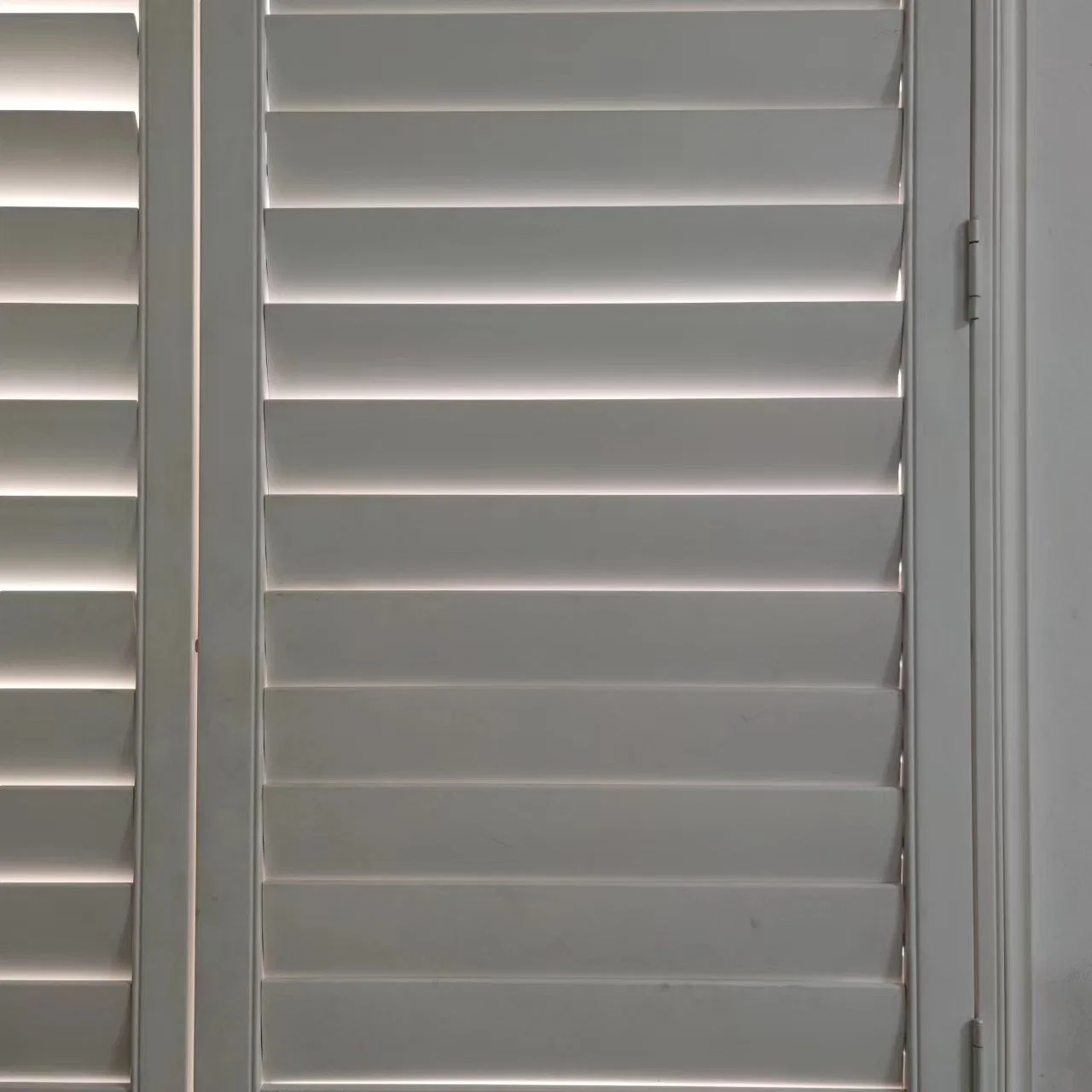 Basswood Wooden Decorative Window Planation Shutters PVC Plantation Shutter