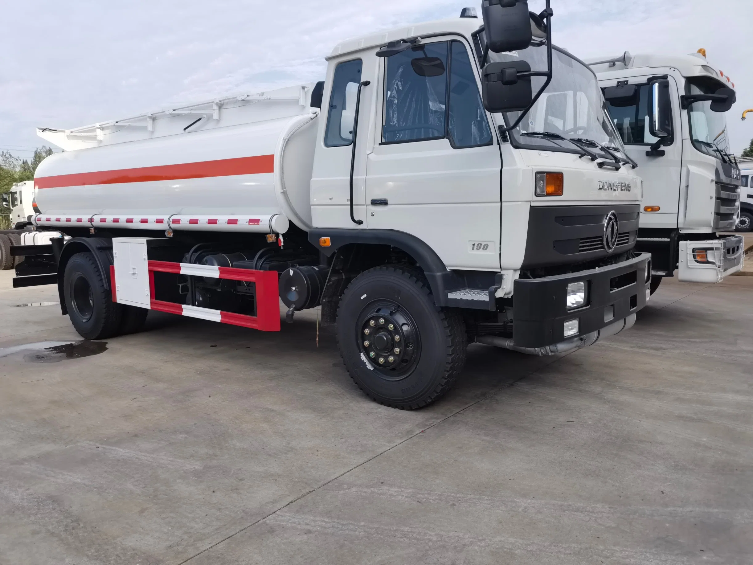 Dongfeng 4X2 Neuer Kraftstofftank LKW 6cbm Öl Diesel Tanker Mobiler Ölspender Für Lkw