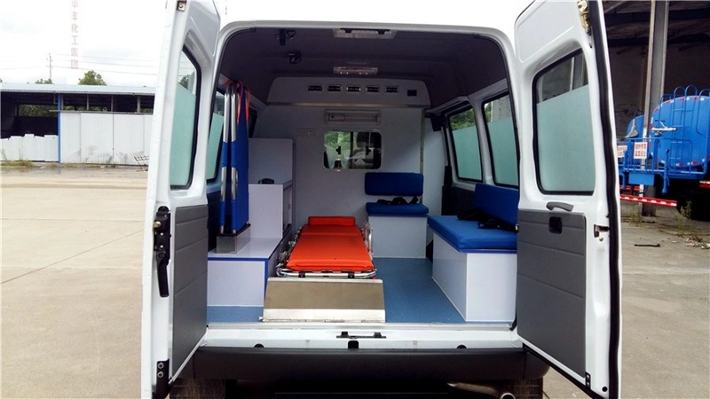 Ambulance de surveillance en unité de soins intensifs Isuzu 4X4 mobile, moteur diesel, ambulance à pression négative en stock