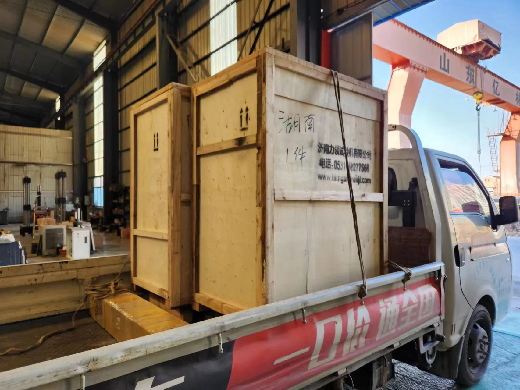 Machine de test de friction et d'usure des plaquettes de frein à structure intégrée électromécanique