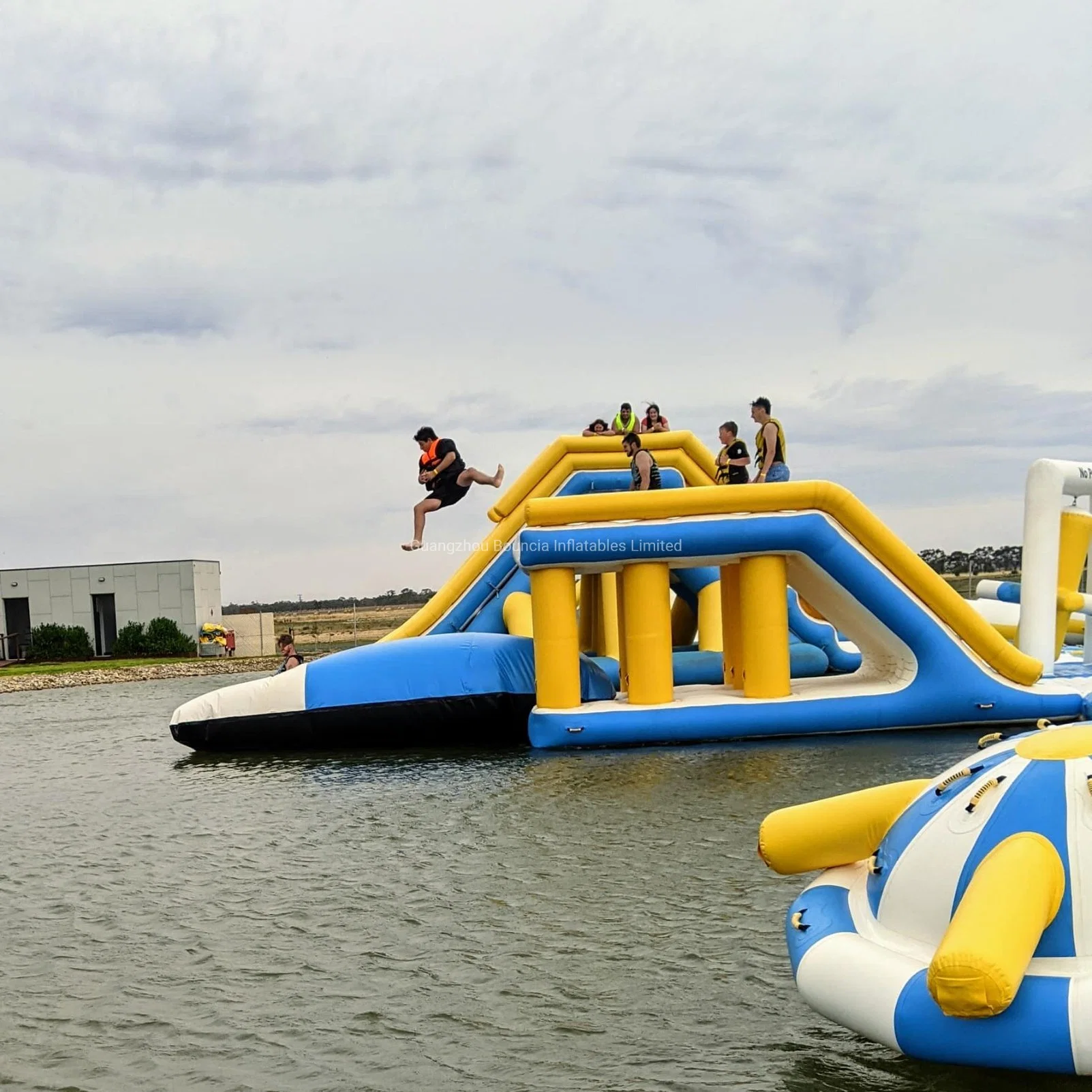 El 30 de capacidad 18,4Ml*11MW del parque acuático inflables juguetes para piscinas comerciales Aqua Park hinchables