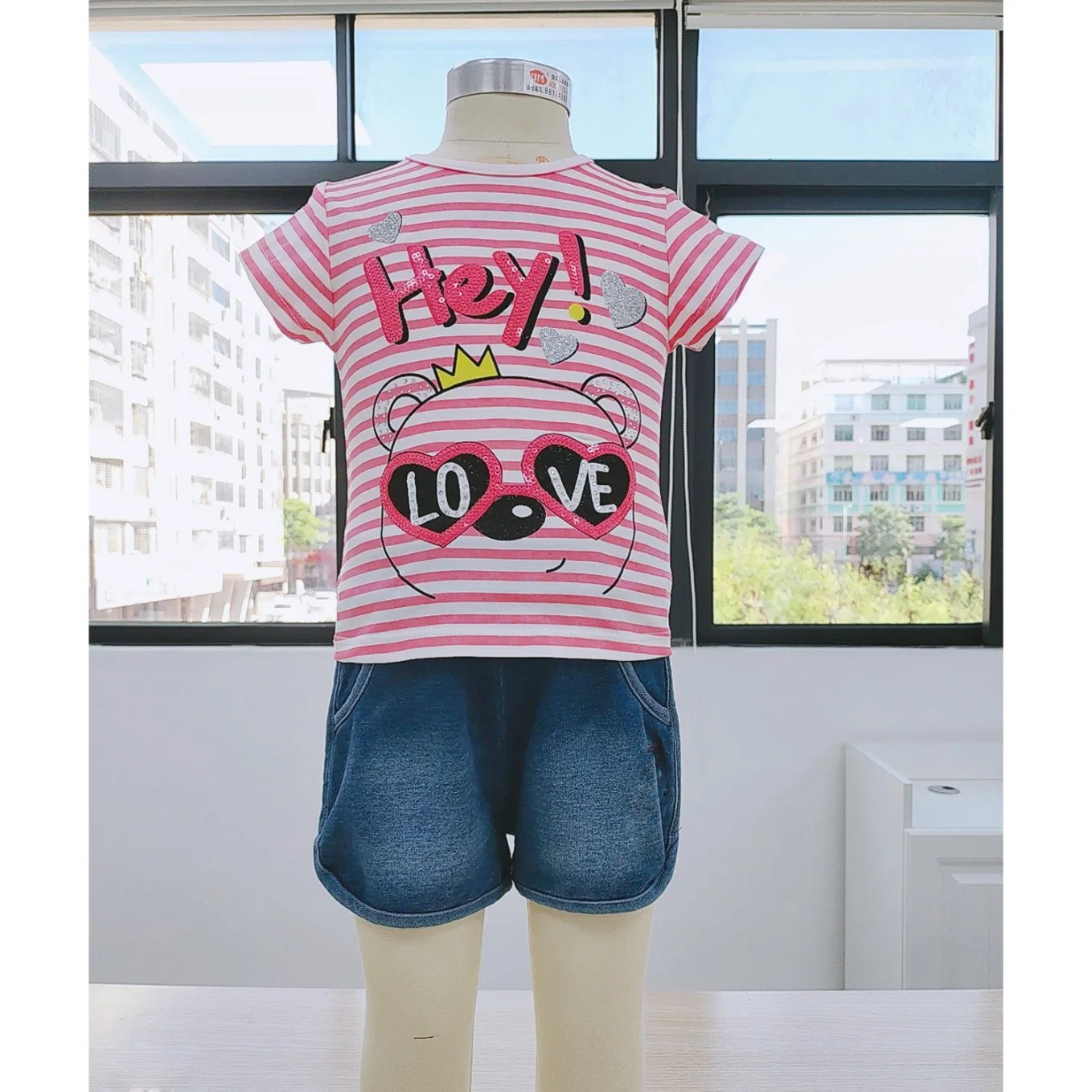 لطيف مخططة طباعة نمط أزياء بنات لباس الأطفال الرخيصة من الصين