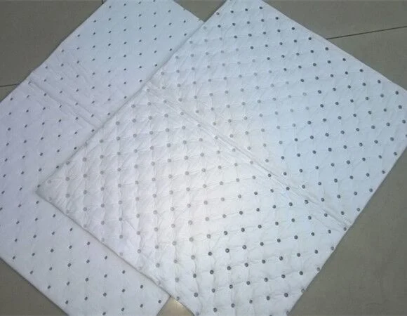 Wholesale/Supplier Super Absorbent 100% PP for Cleaning Oil Workplace Industrial Dimpled Oil Absorbent Pads