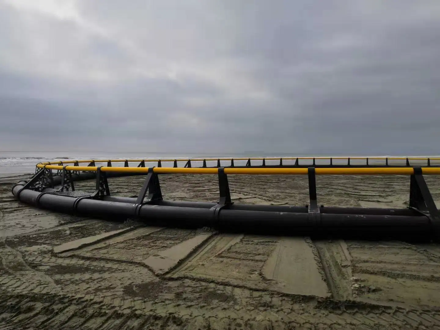 L'Aquaculture de l'environnement système des cages en filet flottant pour le poisson Farmi