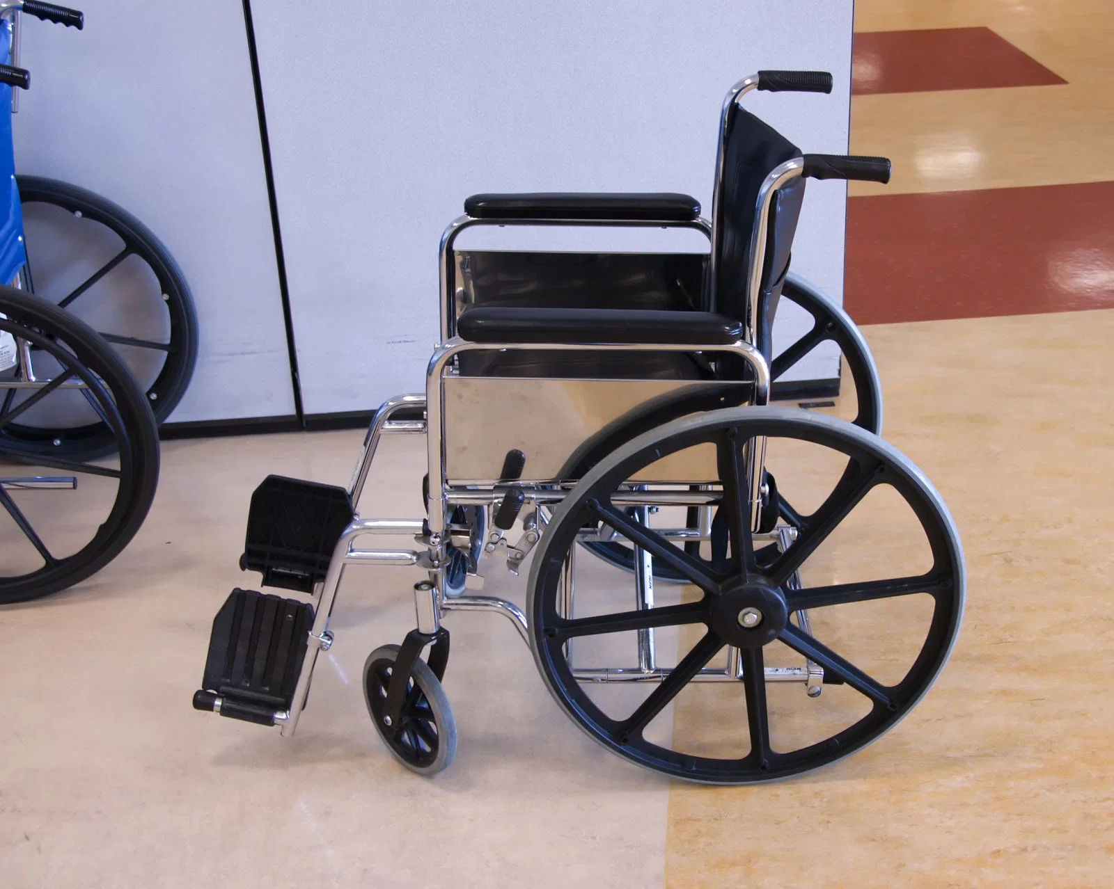 Brother Medical Carton Box Powder Coating China Steel Wheelchair with RoHS