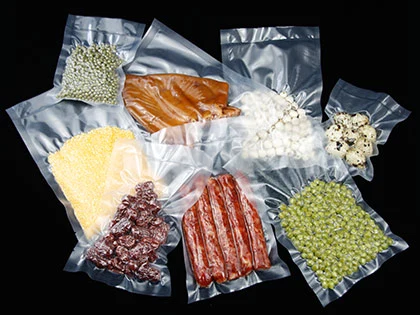 Fabricant Sac sous vide en nylon transparent ou personnalisé en forme, taille, couleur pour différents types d'aliments tels que viande, haricots. Texturé ou gaufré, en PET, PA, PE.