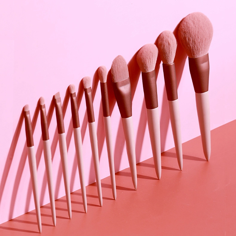 Outils de beauté professionnels Pinceaux de maquillage cosmétiques pour le blush, les ombres à paupières et le fond de teint en poils synthétiques de qualité supérieure, couleur rose.