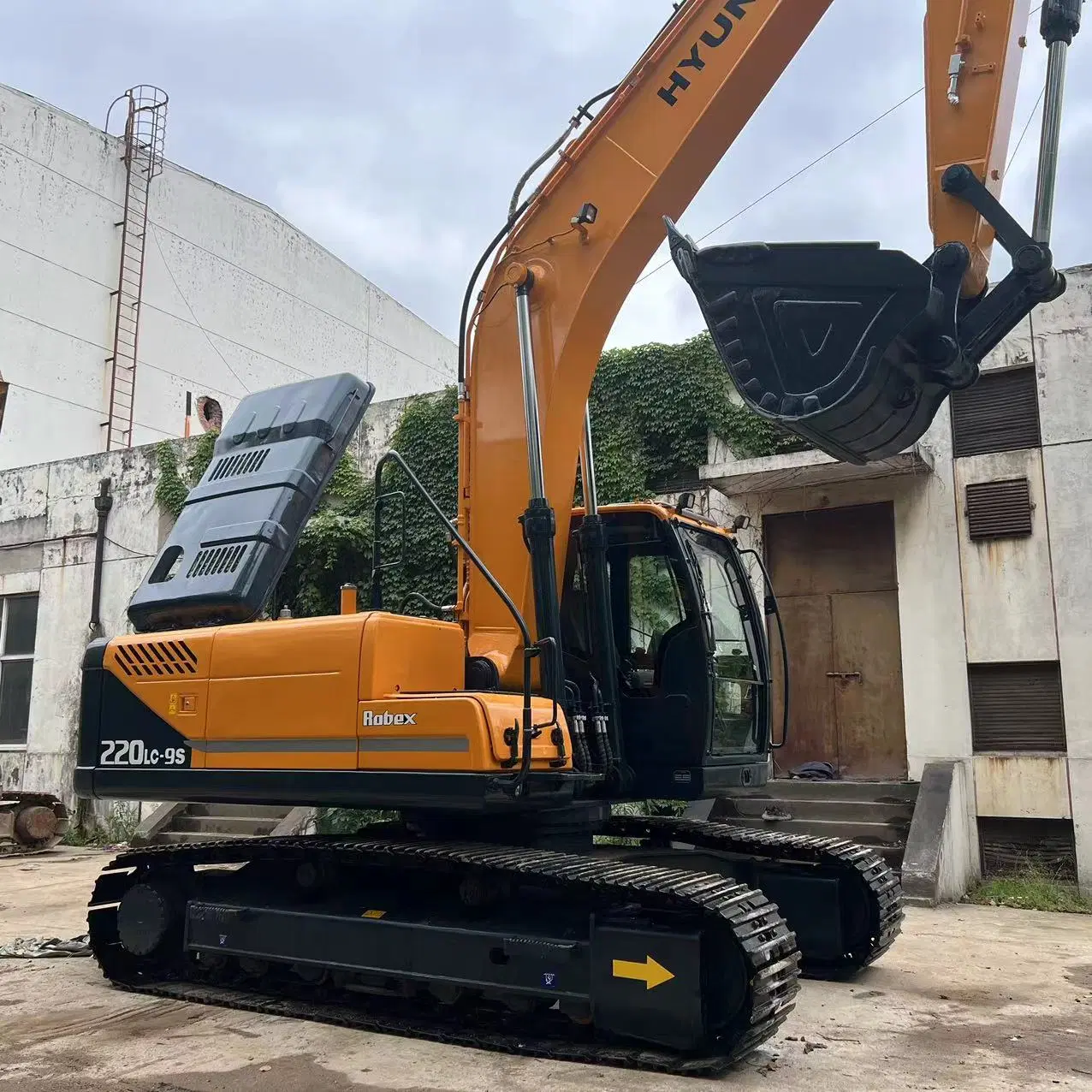 Excavadora Hyundai 220-9s usada original de Corea del Sur con pocas horas de trabajo 22 toneladas 215 225 220LC-9 215 225 220 Segunda mano Hyundai Excavadora