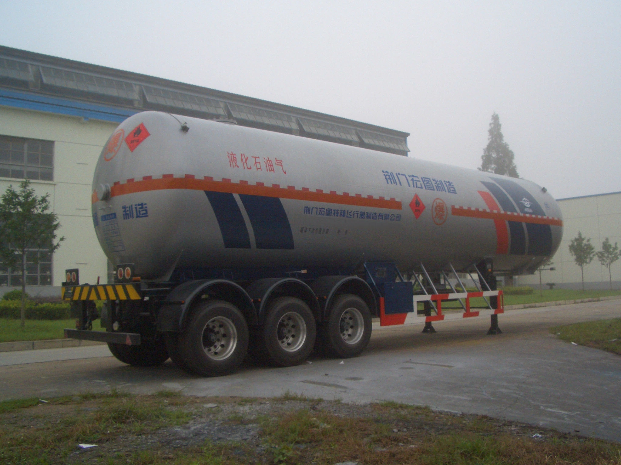 3-Axle 49600liters 25tons LPG Bridger Truck Tanker Trailer with Fuel Box LPG Semi Trailer