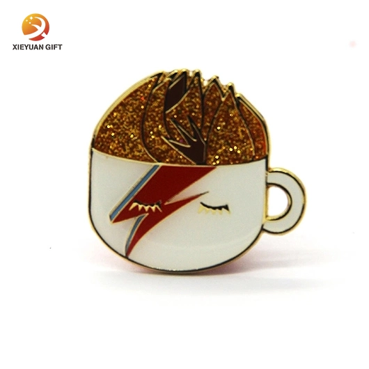 Logo personnalisé Vente à chaud avec métal style tasse à café époxy Broche de dessin animé Anime Clothes doux dur émail badge broche