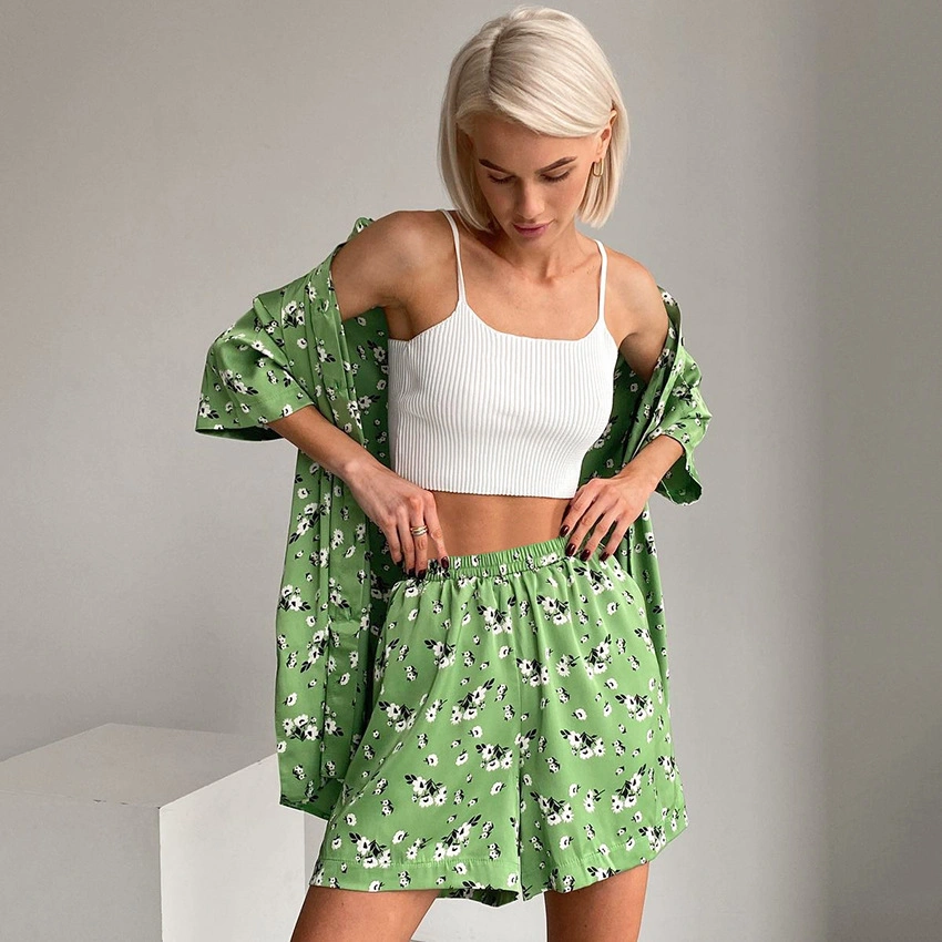 Conjunto de calções de pijamas em seda verde com estampado acetinado de designer para mulher Primavera Conjunto de 2 peças para usar no lounge