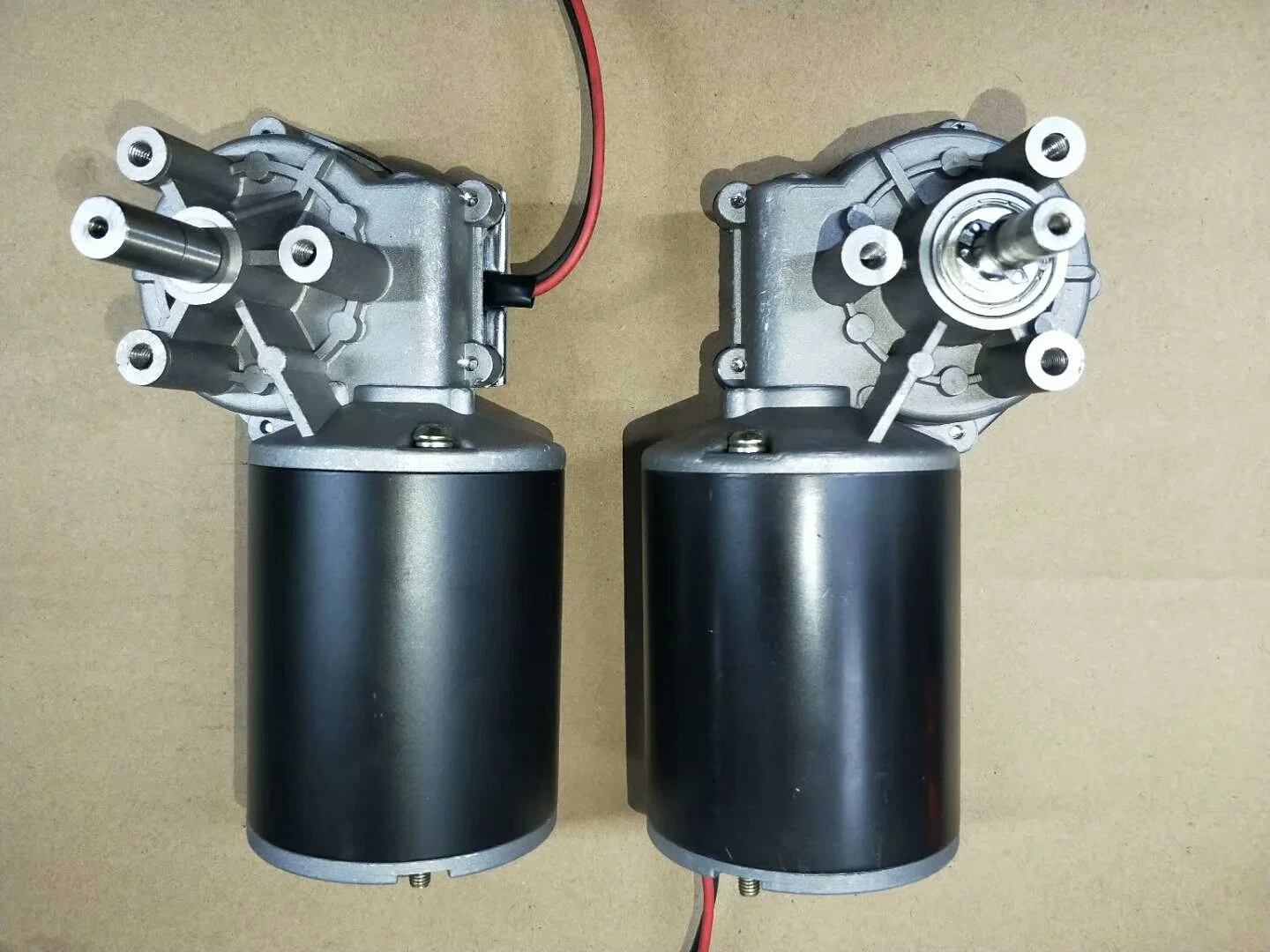 Cc12V 24V de alto par motor de engranaje helicoidal D49 D59 D63 D76 D88 para el equipamiento de la máquina