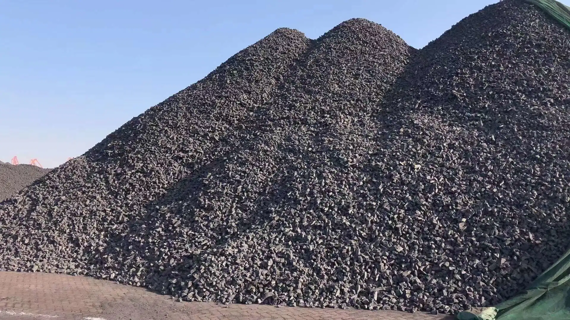 Hot Sale Best Quality Petroleum Coke Foundry Coke Size: 80-120mm CRI 30%