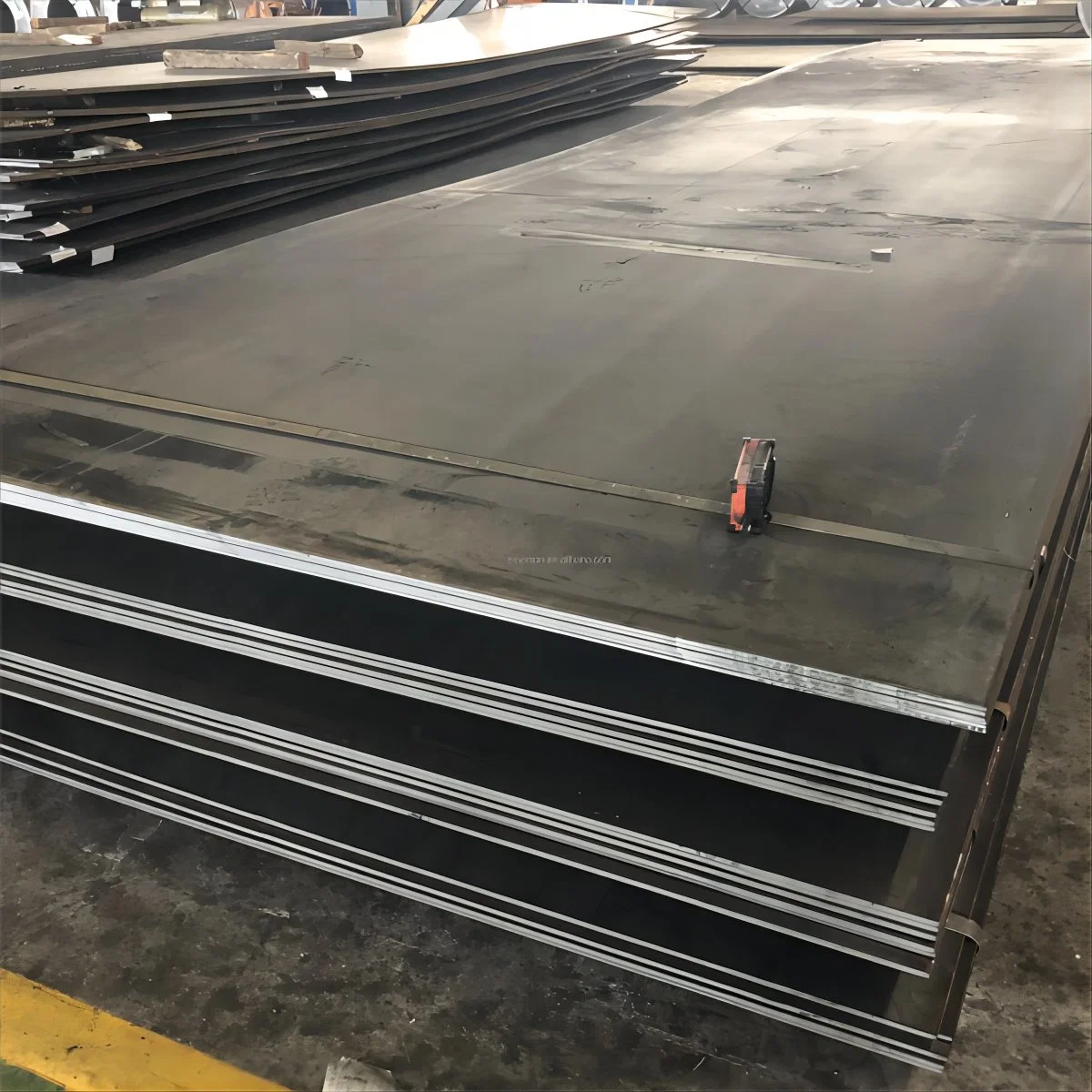 En usine Vente en gros de 6 mm d'épaisseur ASTM A36 4X8 acier en fonte Plaque plate chaude Ss400 en acier doux au carbone