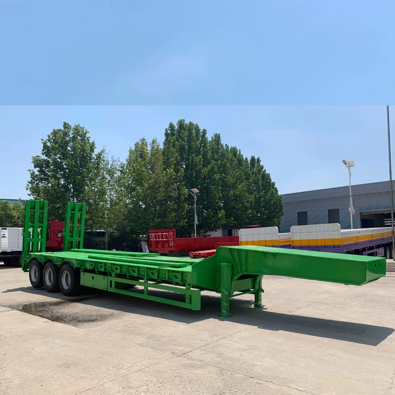 Лучшая цена Lowbed Lowboy Низкая Низкая погрузчика планшет низкая кровать на изогнутой стойке плоские Ramp гидравлической платформы военных низкого планшет для тяжелого режима работы выдвигаемая Полуприцепе погрузчика