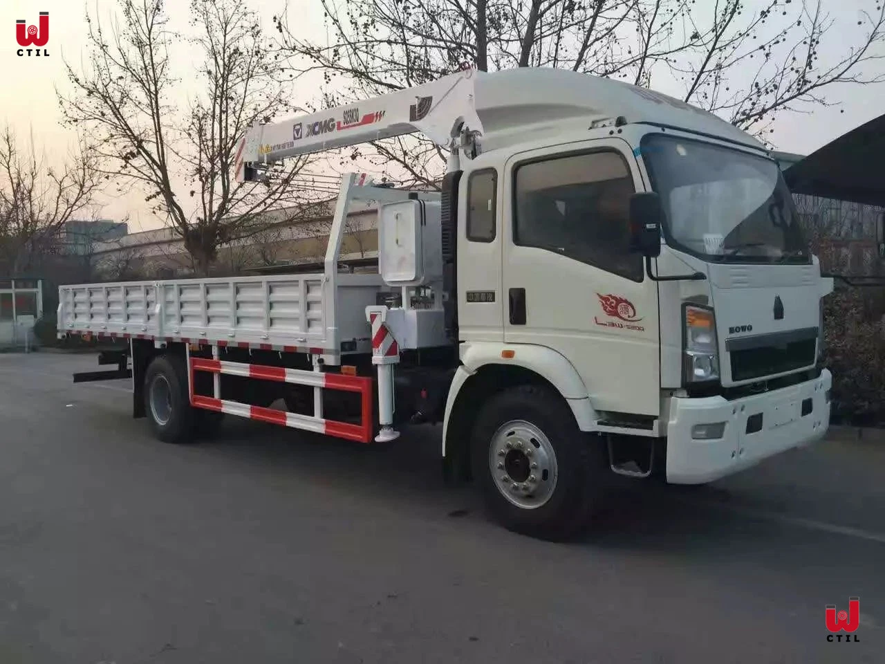 Sinotruk HOWO 8ton Truck-Mounted Crane with Foldable Arm