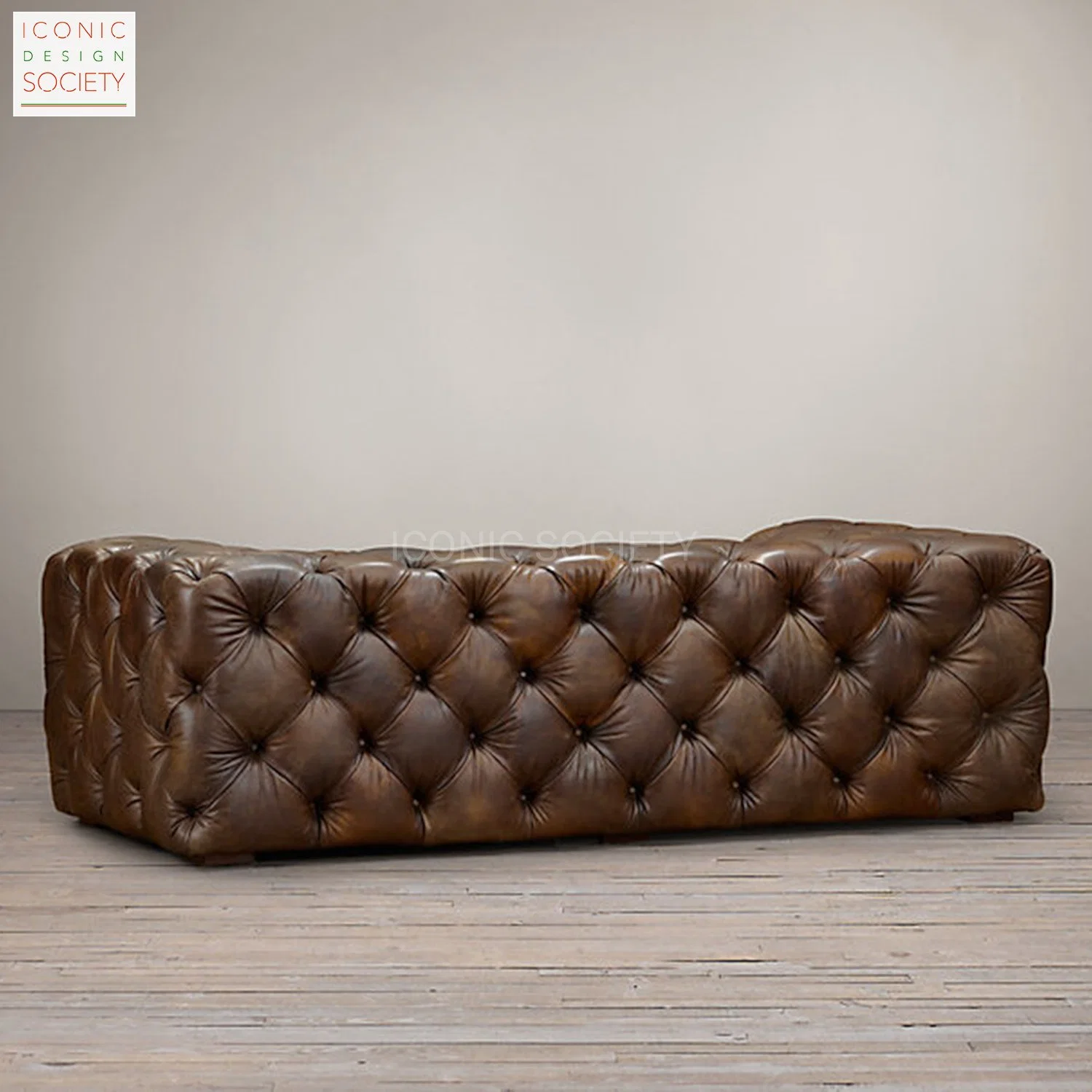 Meubles de salon de luxe modernes pour hôtel. Canapé Chesterfield en cuir véritable, classique, avec boutons capitonnés.