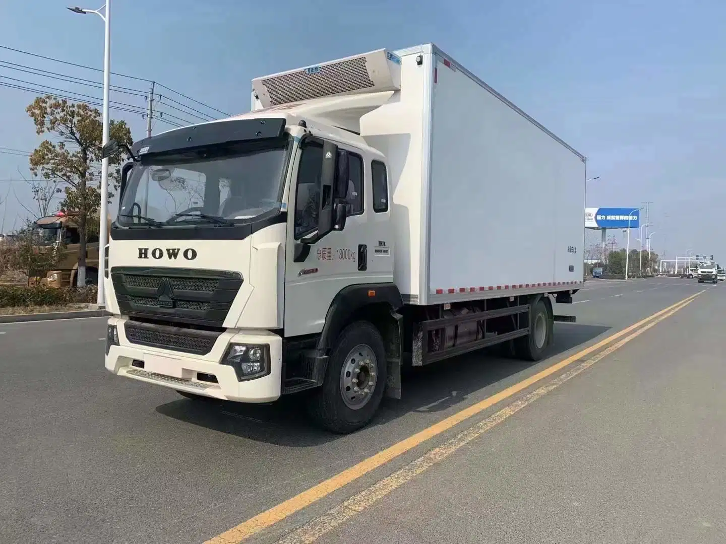 Brand New HOWO 6 Wheels Sea Food Transport Refrigerated Truck Milk Meat Vegetables Refrigerator Truck