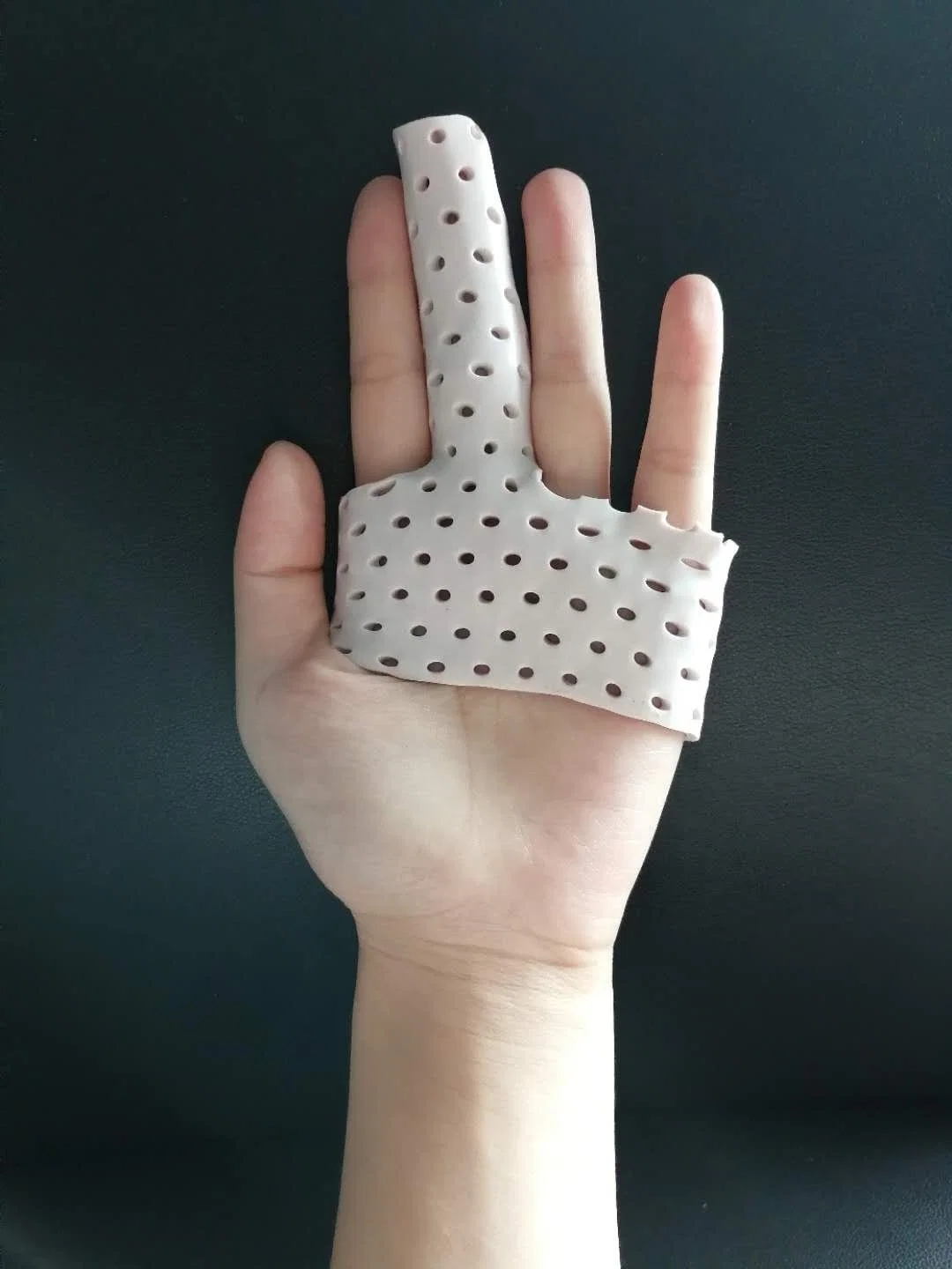 كسر تجبيرى من البلاستيك الحراري يؤدي إلى كسر جبيرة الإصبع في جهاز التعقيم الأوسط بالأصابع المكسور الجبيرة