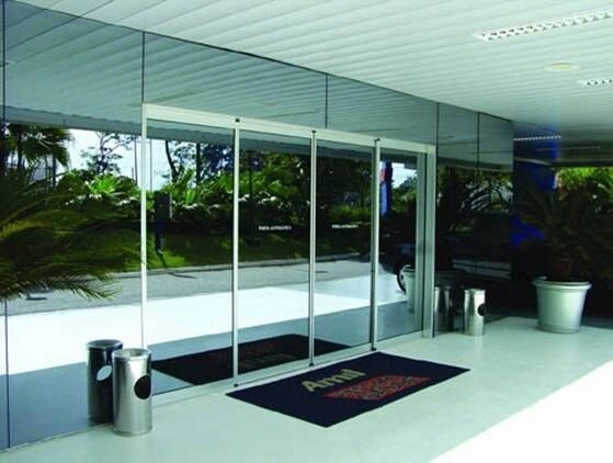 Vidrio templado Automatización giratoria aleación de aluminio automático SUS304 Marco tintado Puerta corredera de cristal con sensor