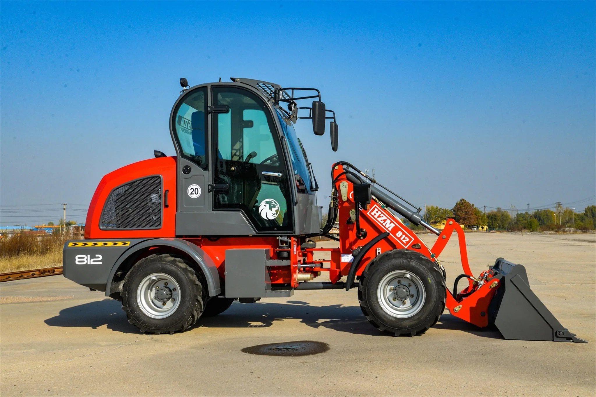 China Supplier Hzm Compact/Articulated/Multifunctional with CE/Euro 5 Engine Bucket/Fork/Attachments/Cab/Rops/Roll Bar 812 Mini Loader for Sales/Garden