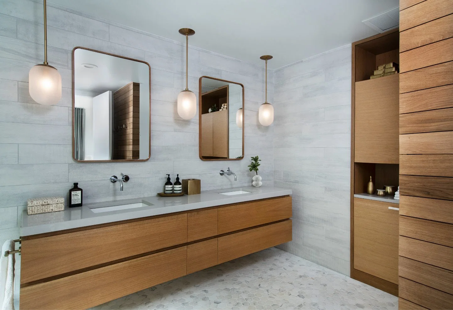 Primera gran trastero gabinete de vanidades de baño con espejo