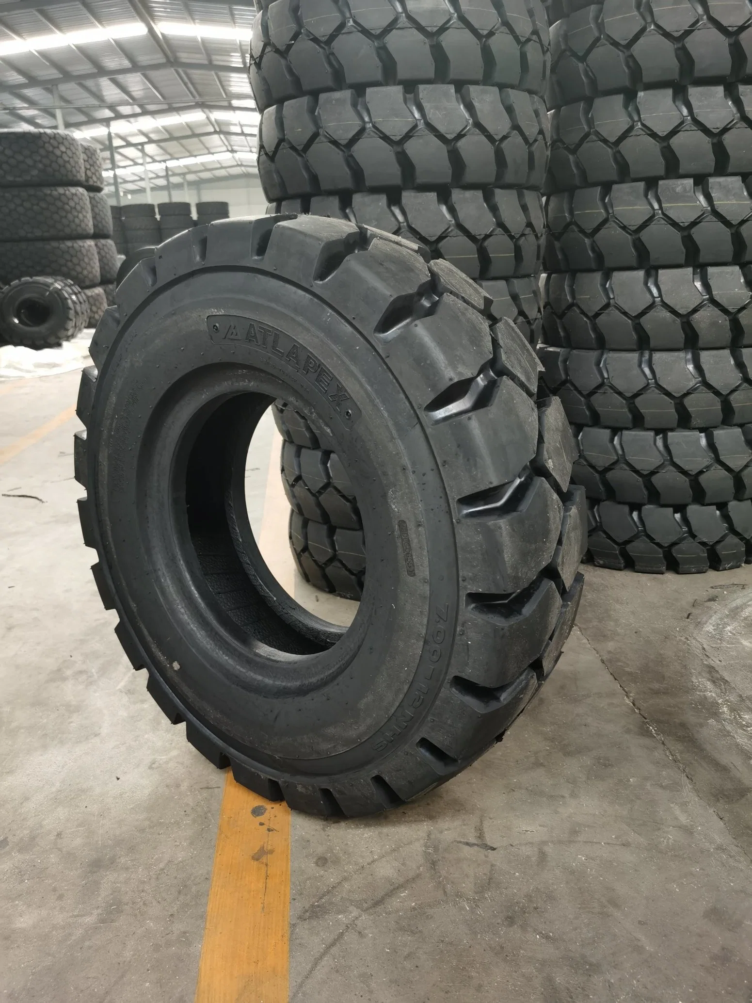 400-8, 500-8, 600-9, 650-10, 650-16, 700-9, 18*7-8, 28*9-15, 825-15 Forklift Solid Tyres, Pneumatic Solid Tyre, Solid Resilient Tyres