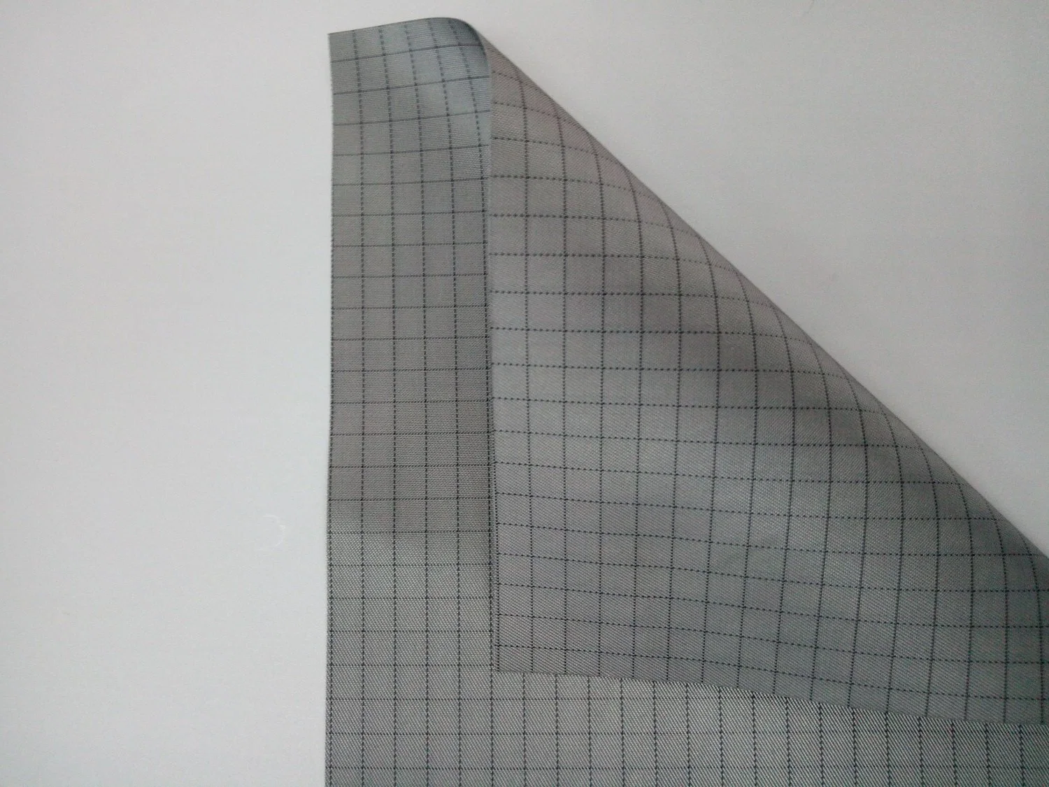 High quality/High cost performance Manufacturer Antistatic Cleanroom Lint Free Polyester ESD Safety Anti-Static Fabric for Lab Clothing