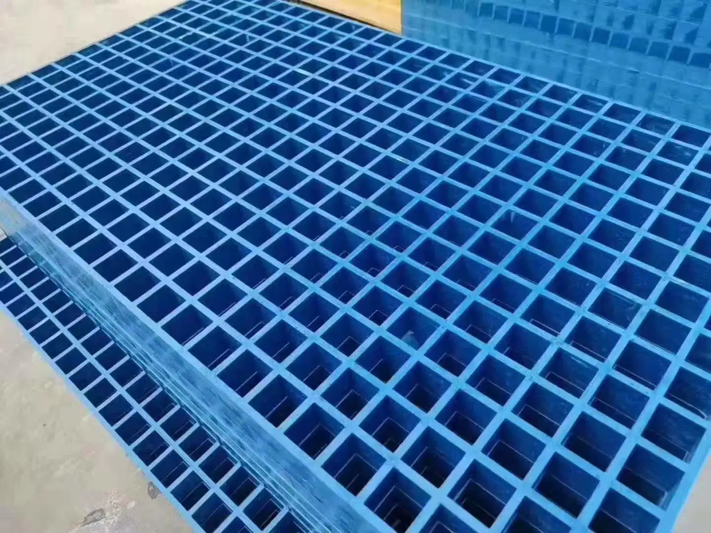 Fire Retardant High Strength Outdoor FRP/GRP Fiberglass Smooth Molded Grating, Sewage Grating Floor Drain Grating