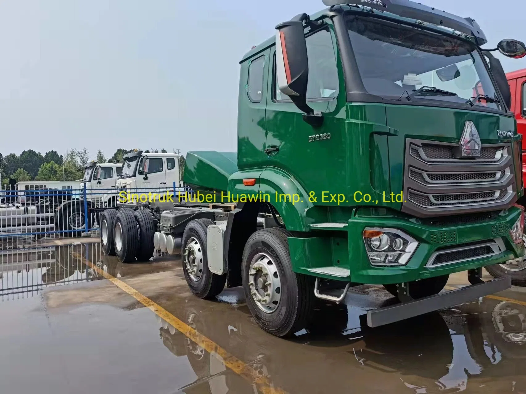 Sinotruk 8X4 12 Wheels Right Hand Drive Cargo Chaiss