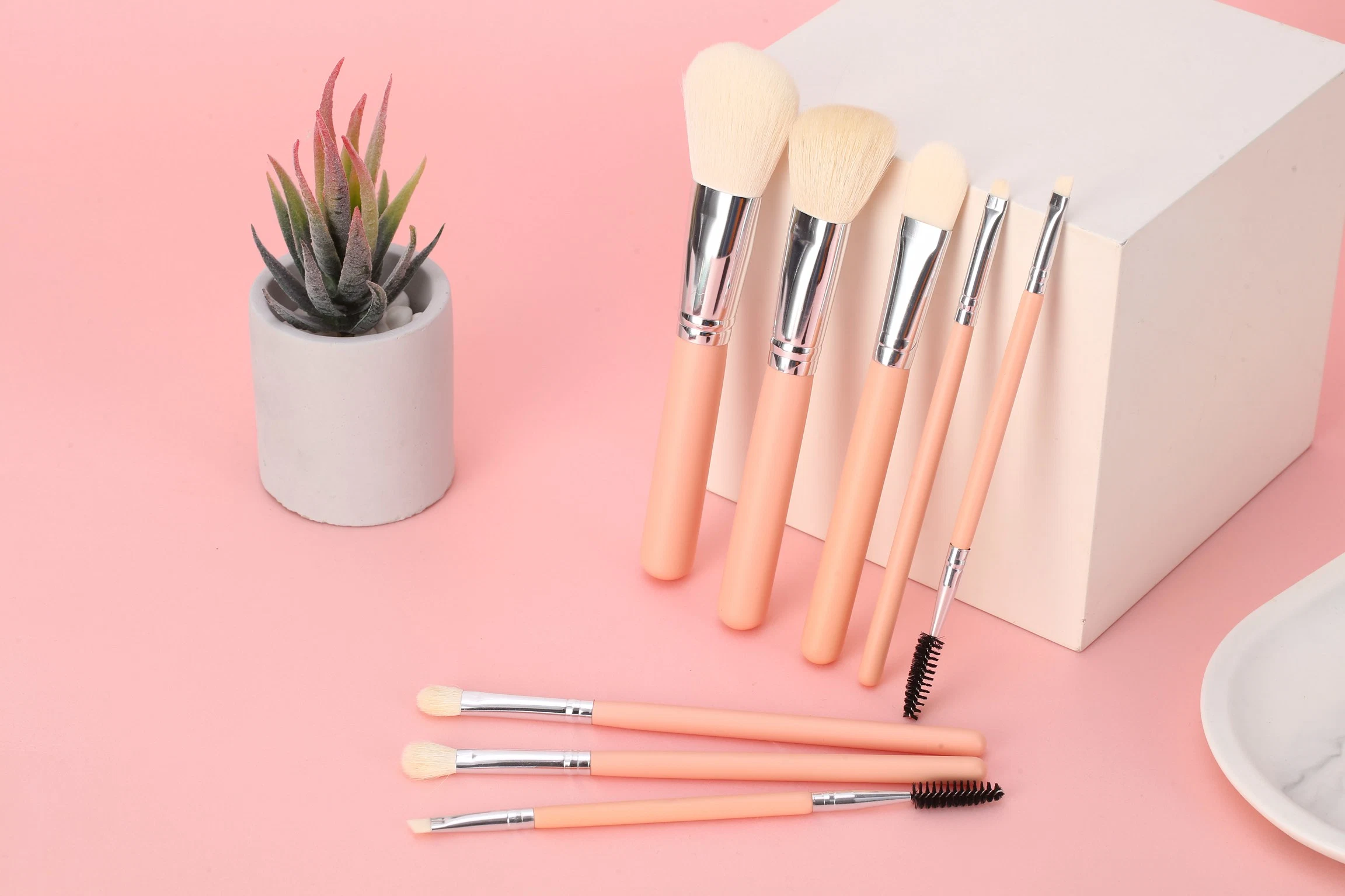 Malena Cosmetic Brush مجموعة فرشاة ماكياج لبول أساس بلوش إيشادو أيلينر وشفة