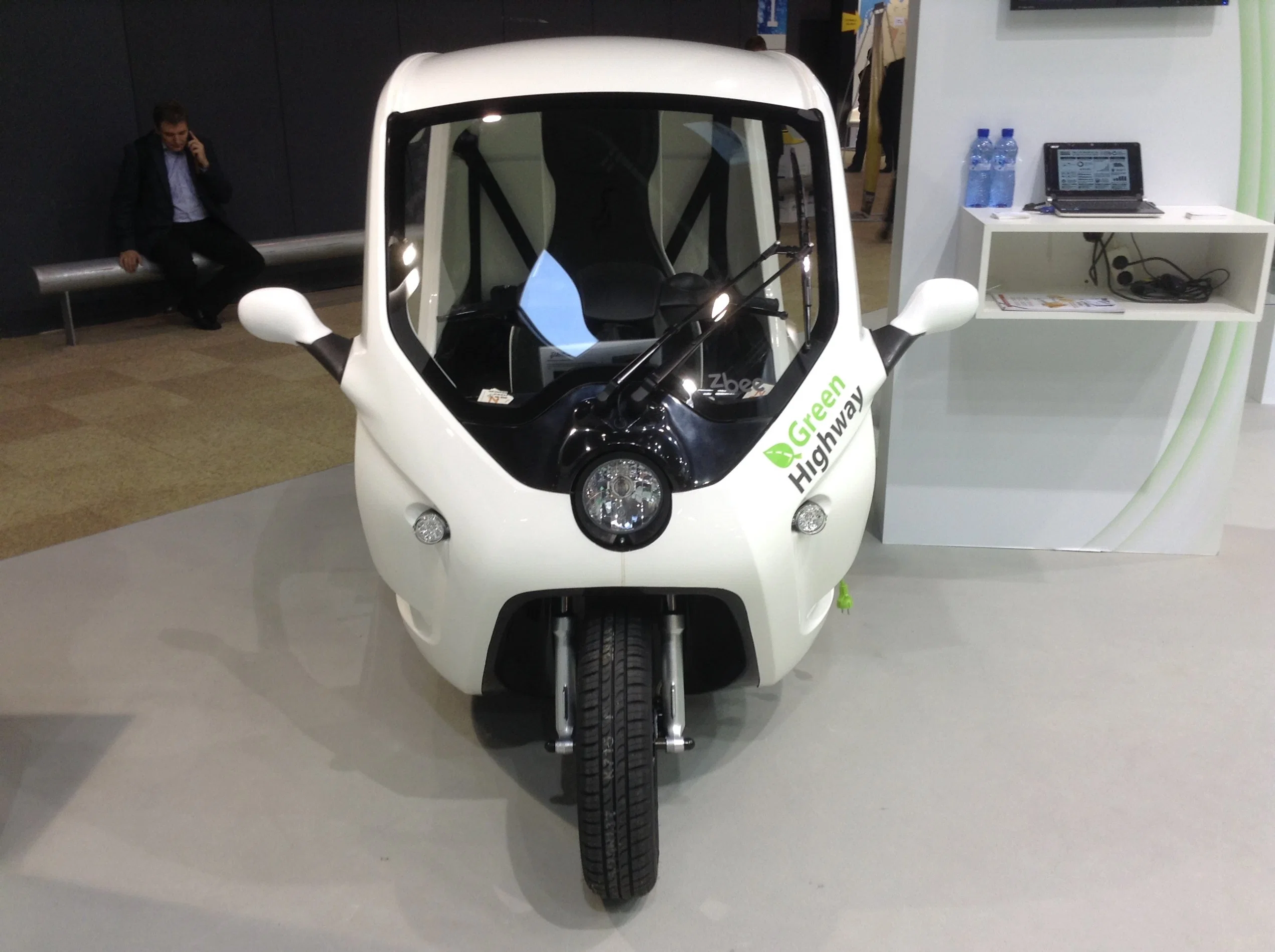 Electric Tricycle Car Glass Three Wheeler Front/Rear Windscreen/Window Glass