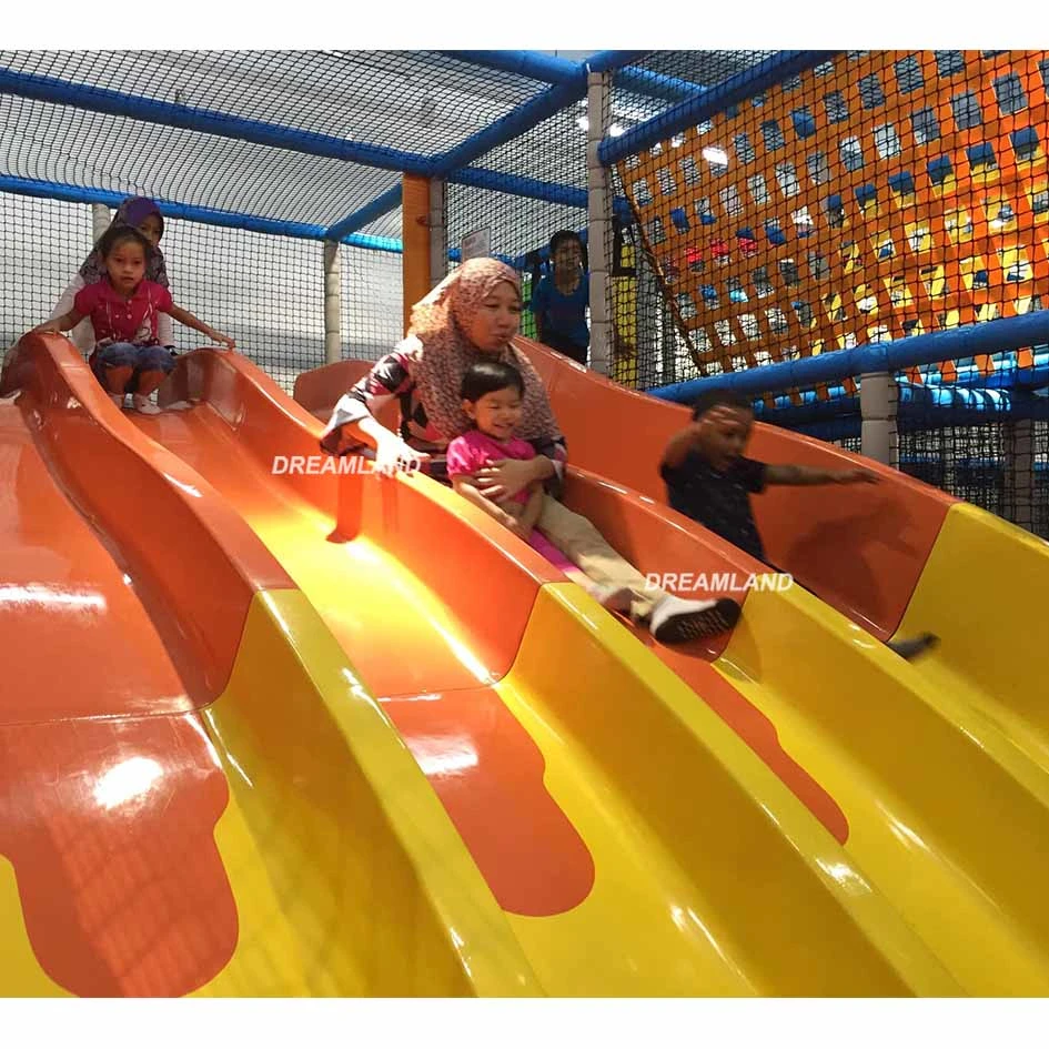 China Dreamland Spielplatz Indoor Spielplatz Ausrüstung mit Rutschen und Ball Pit