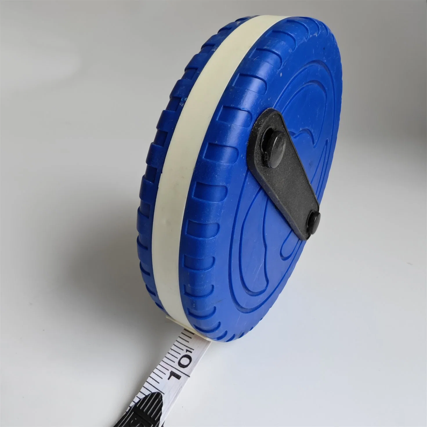 Closed Blue Case Long Tape Measure 20m Round Shell Fiberglass Measuring Tape
