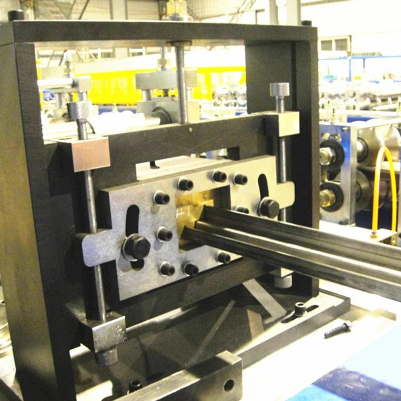 Perfil de armario de distribución Ggd el rodillo de acero la máquina formadora de columna de equipos de fabricación de armarios eléctricos