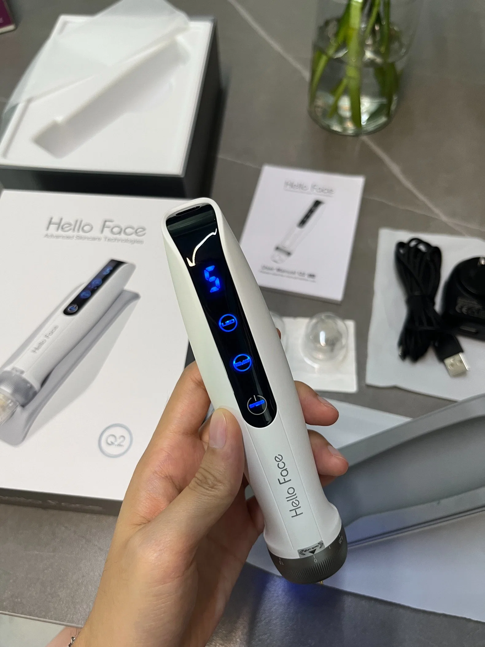 Neuheiten Produkte Q2 Stift Hello Face Haarwachstum Titan Micrineedle Derma Stamp EMS LED Lichttherapie Hautpflege Schönheit Gerät