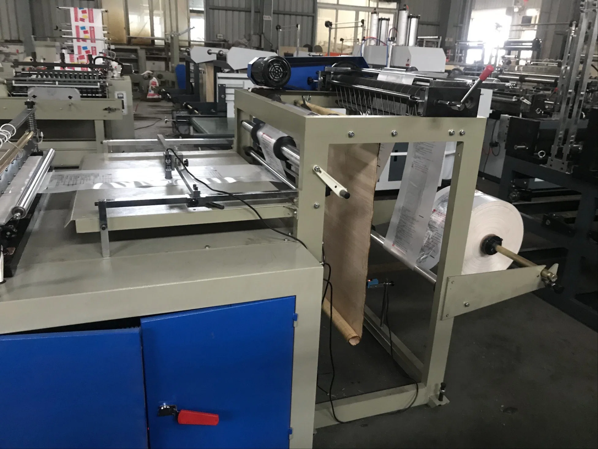 Automatic Cutting-off Continuous Rolled Supermarket Market Shopping Bags Disposable Rolling Plastic Garbage Rubbish Trash Bag Making Machine