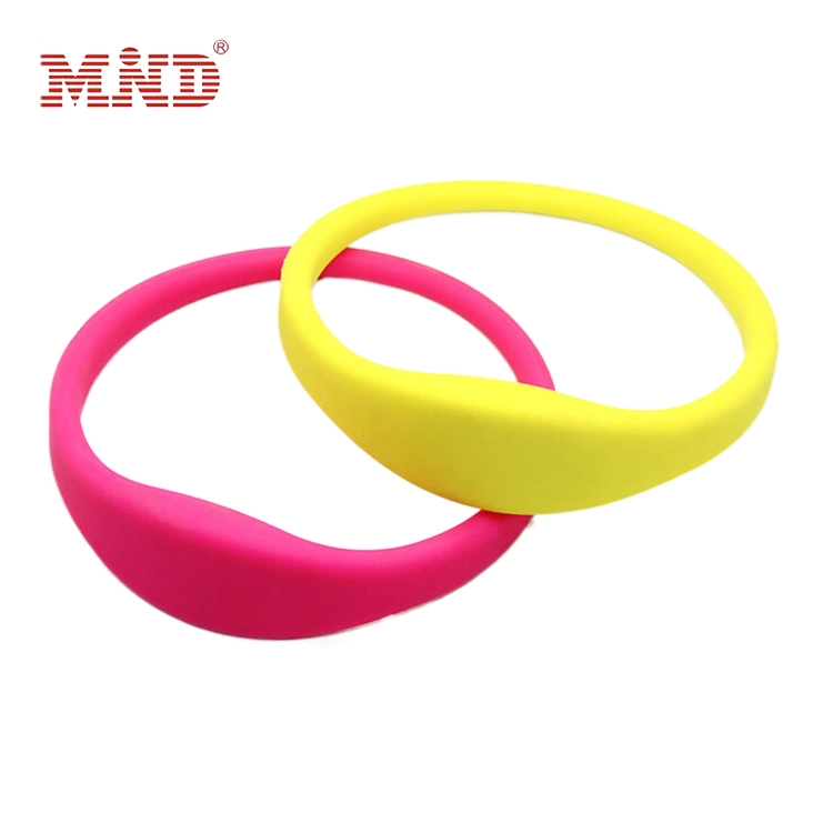 Waterproof 13.56MHz NFC RFID Silicone Wristband for Water Park