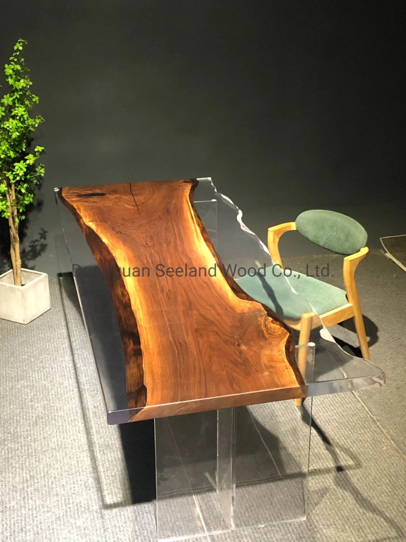 Raw Edge Custom Size Solid Wood Resin Table for Conference (جدول إعادة ضبط الخشب الصلب المخصص للمؤتمر)