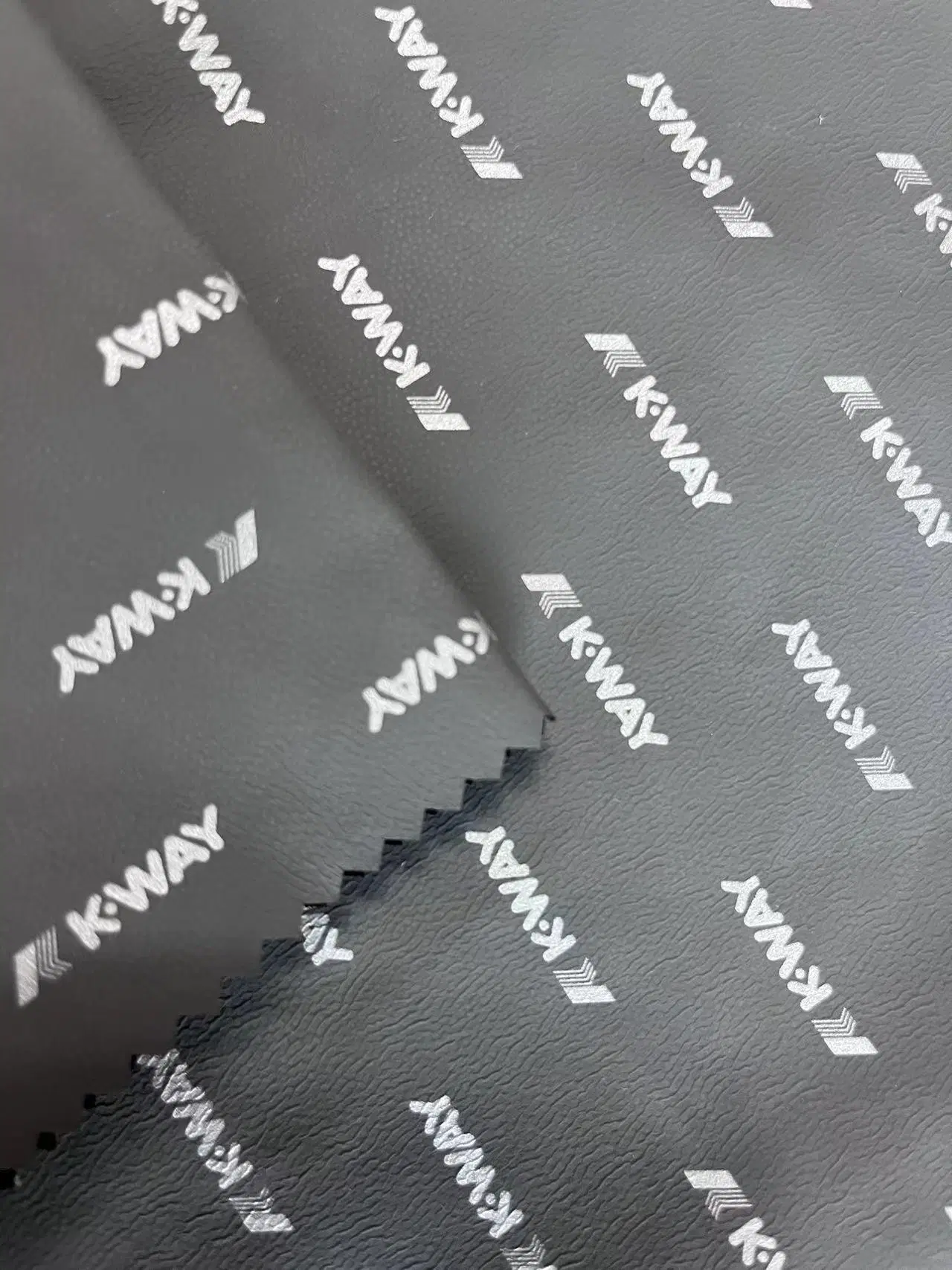 The High Strench Polyester Pongee PU Lamination Air and Water Vapor Permeability Printed Fabric for Garment