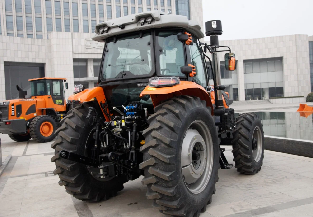 China Landwirtschaftliche Maschine 40HP 50HP 60HP 70 HP 75hp 80HP 85HP 90HP 100HP 110HP 120HP 140HP 150HP 180HP 200HP 240HP Traktor Auf Dem Bauernhof