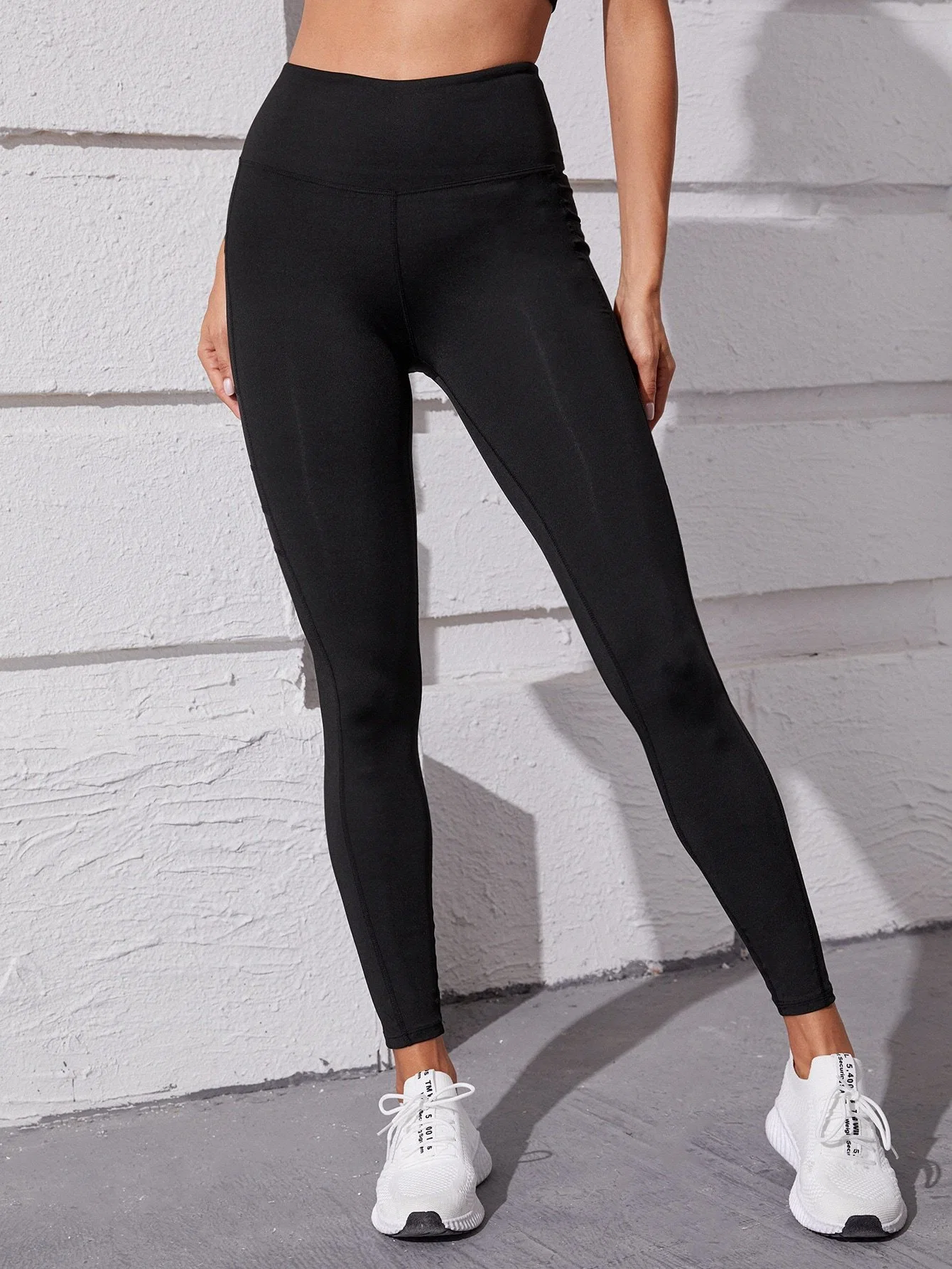 Deux couleurs disponibles Pantalon de yoga actif respirant sexy pour femmes.