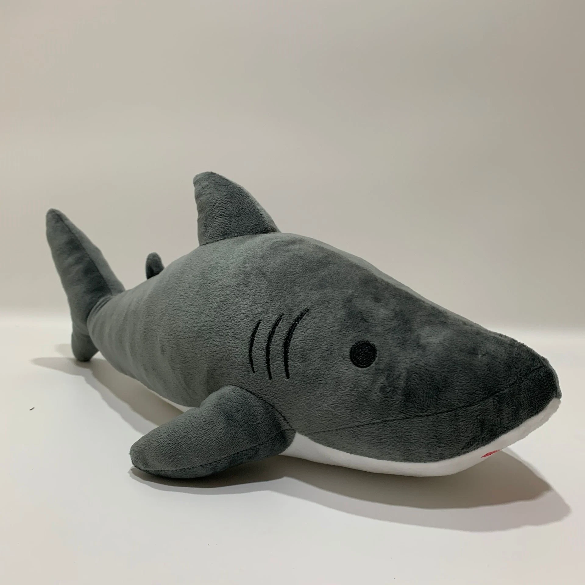 Nouvel animal en peluche de requin pour toute l'Europe Peluche personnalisable de série