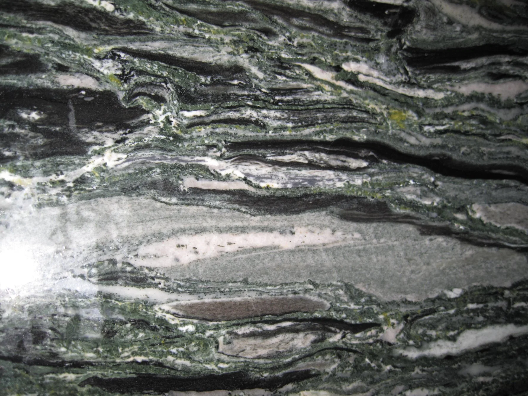 Seawave Green Granite for Slabs Tiles Offer