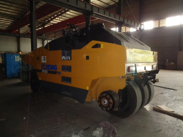 Pneumatic Road Roller XP203 20ton Tyre Compactor